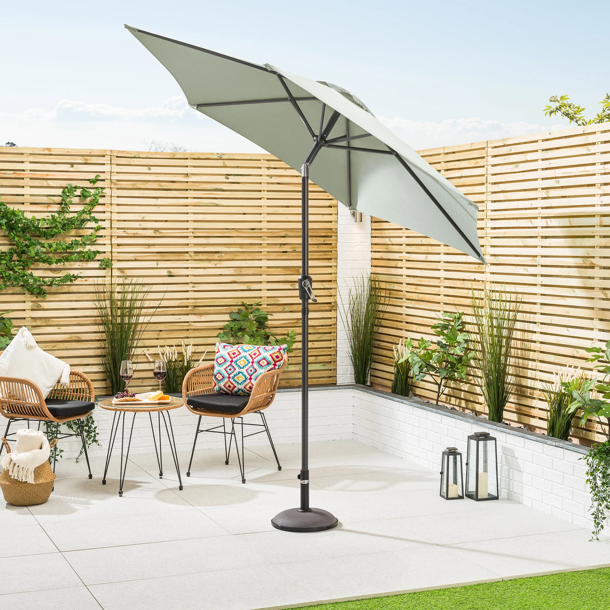 Crank & Tilt Parasol – 2.4m - Image 5