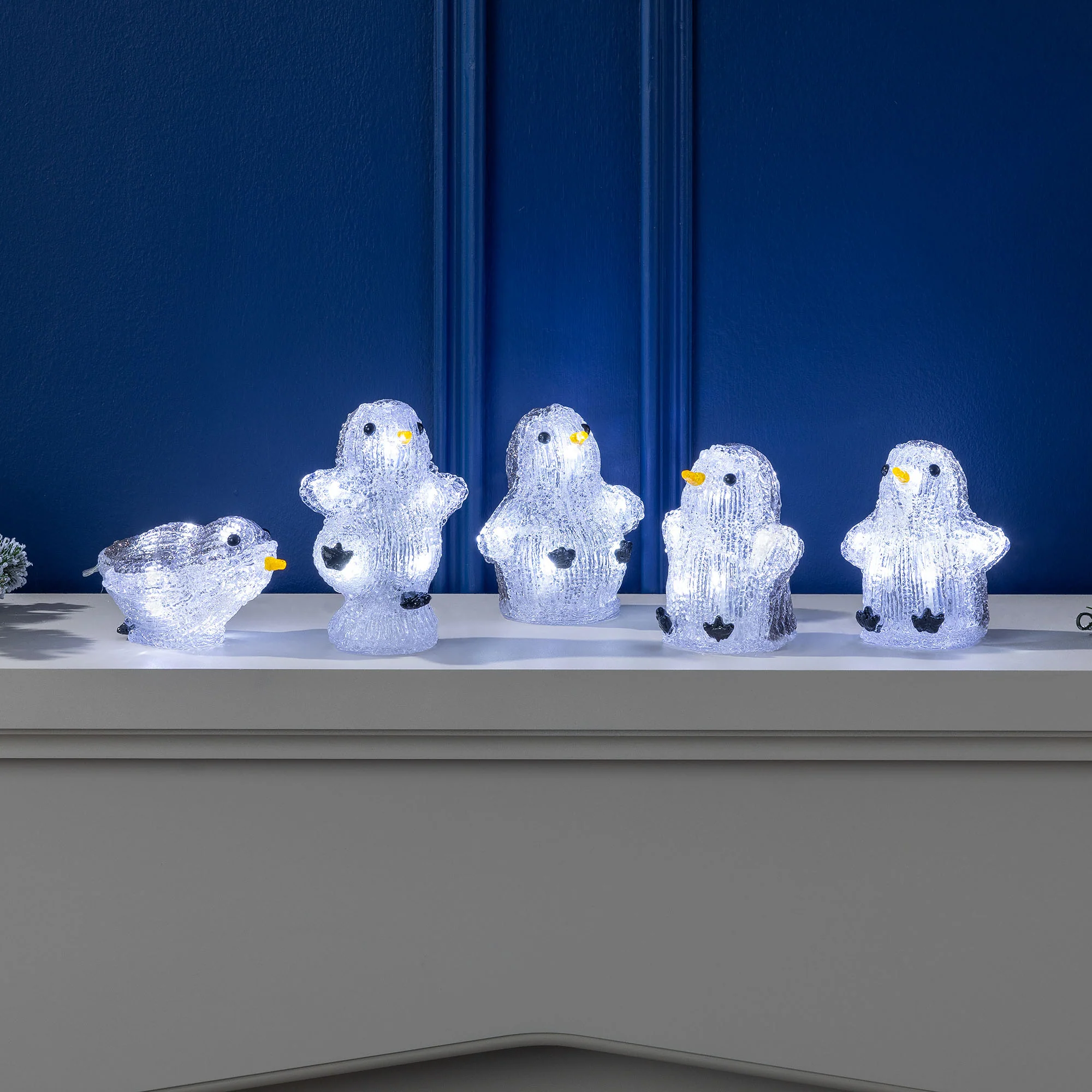 Set of 5 Acrylic Penguin Lights - Image 4