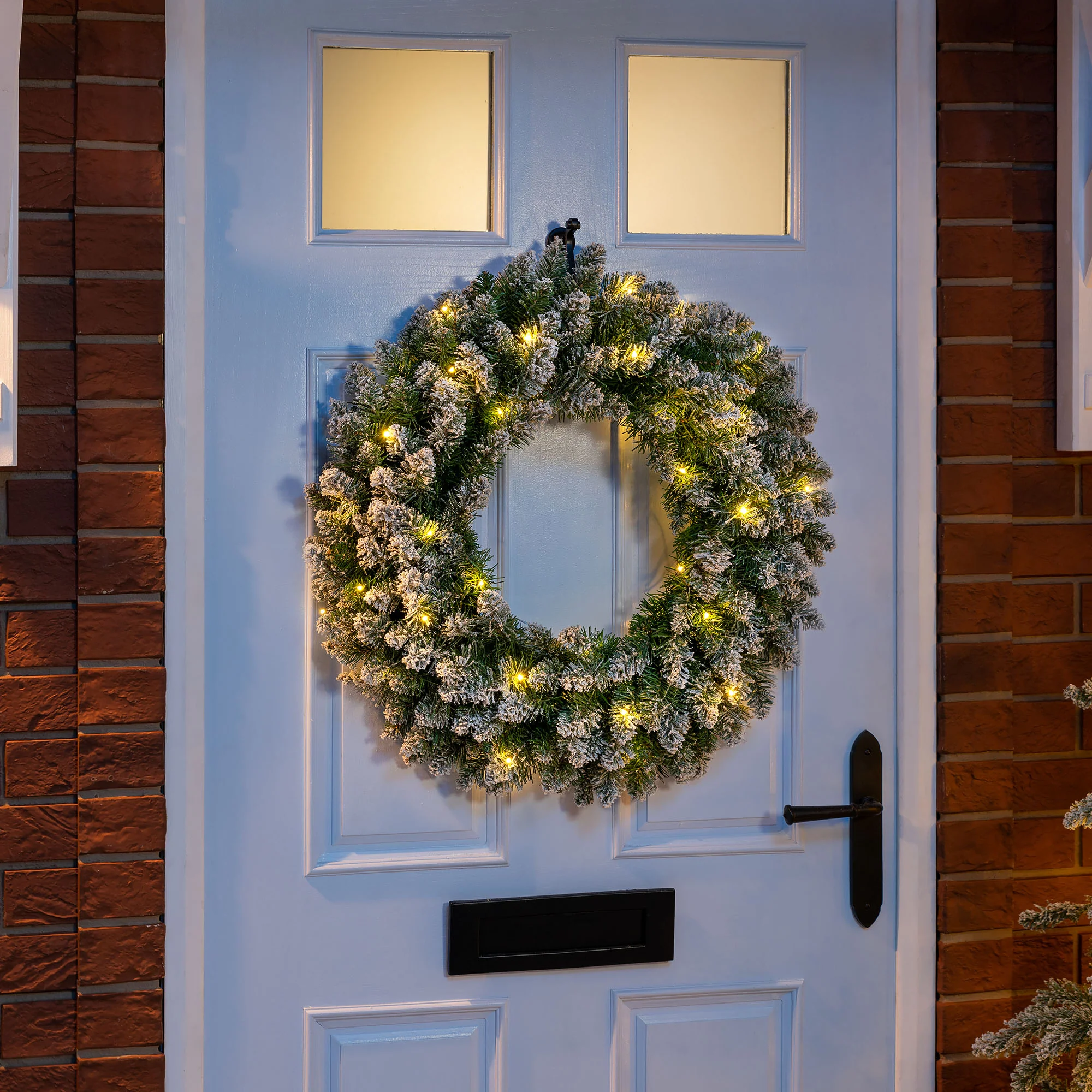 Snow Frosted Christmas Wreath - Image 5