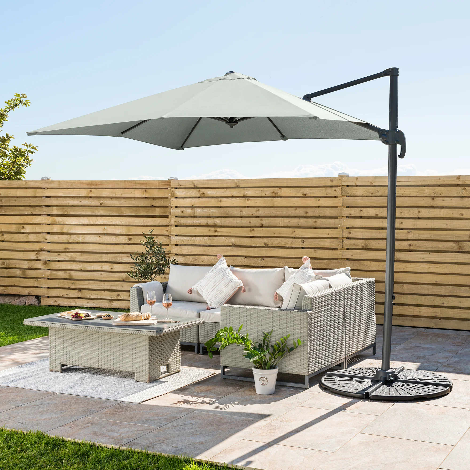 Roma Cantilever Parasol – 2.5m - Image 13
