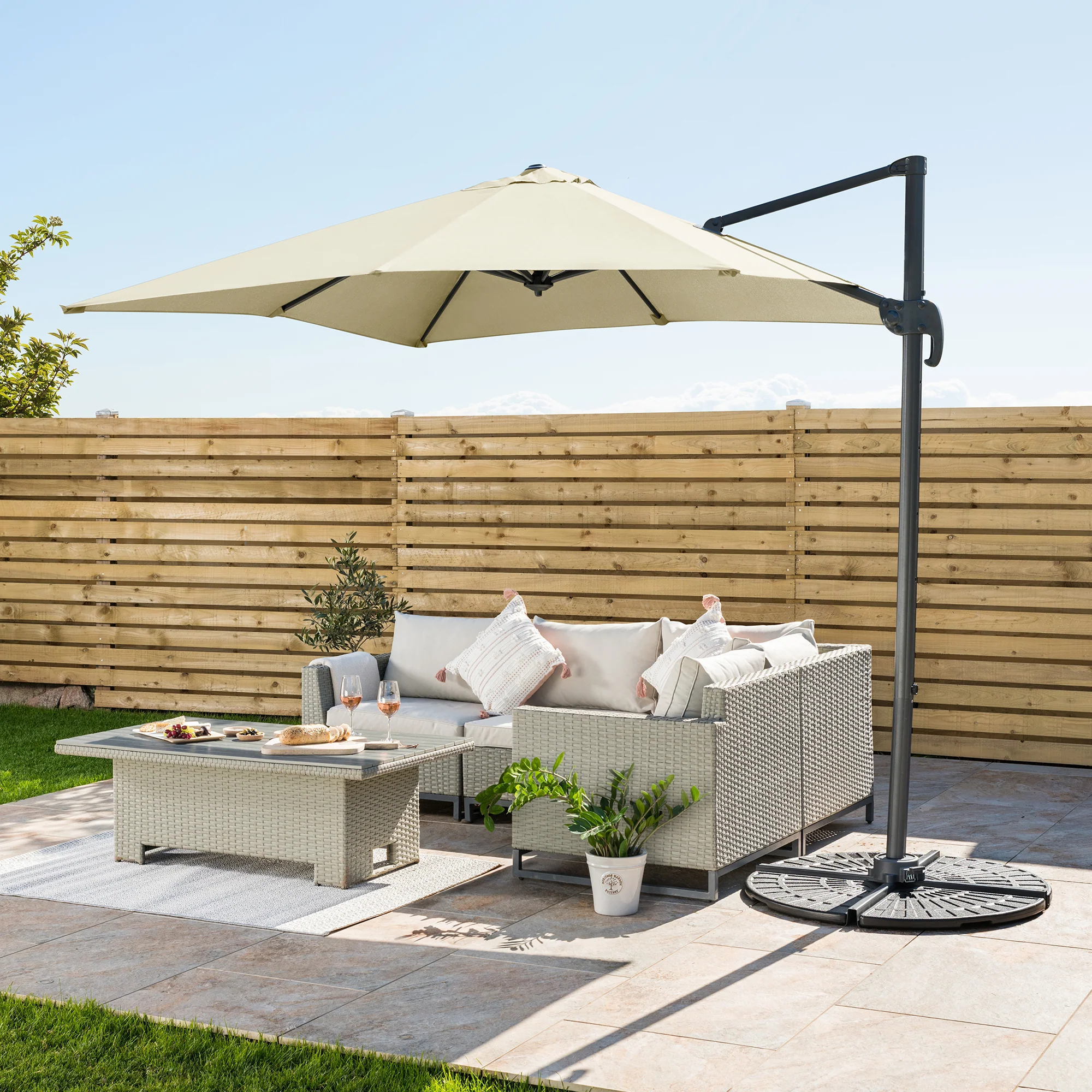 Roma Cantilever Parasol – 2.5m - Image 5