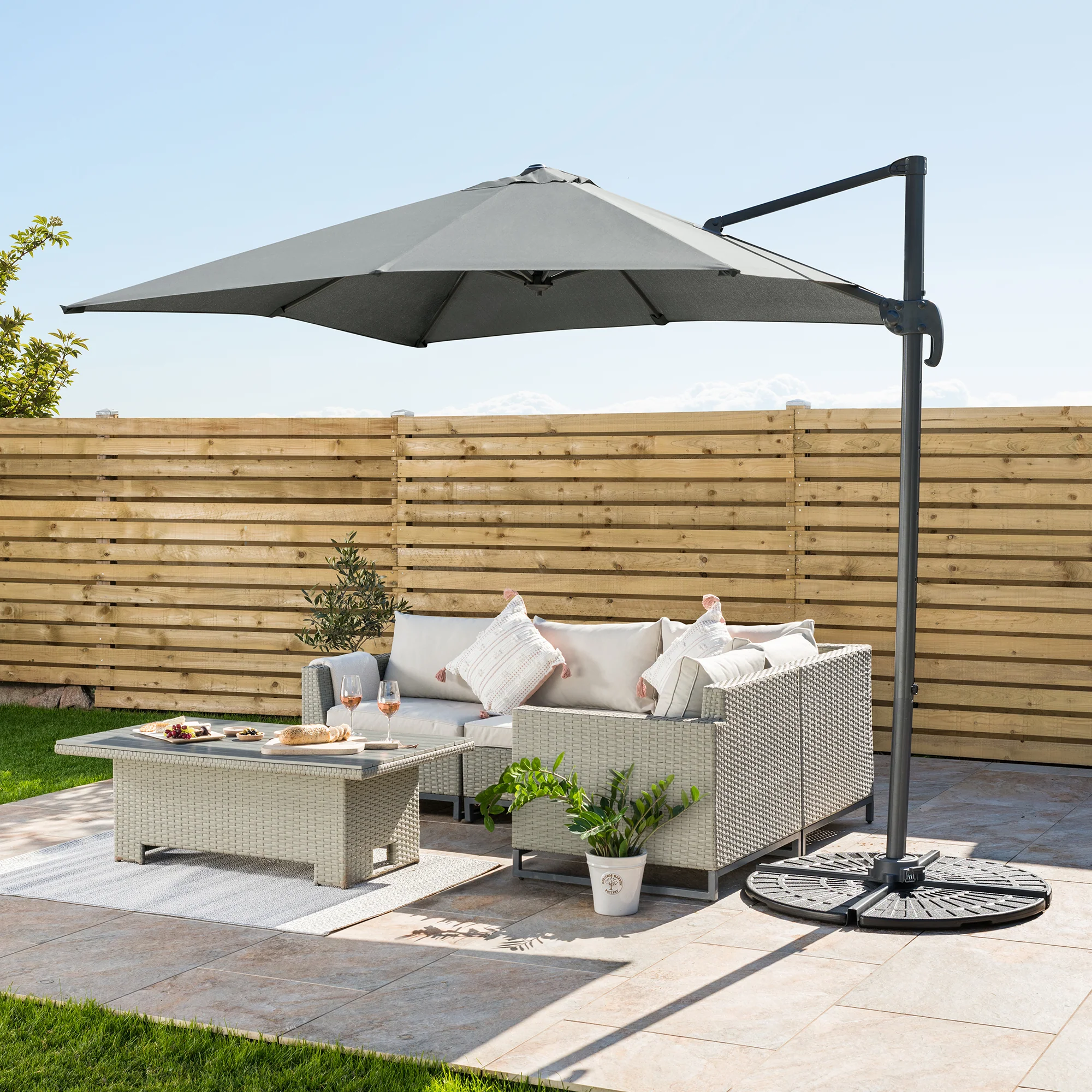 Roma Cantilever Parasol – 2.5m - Image 9