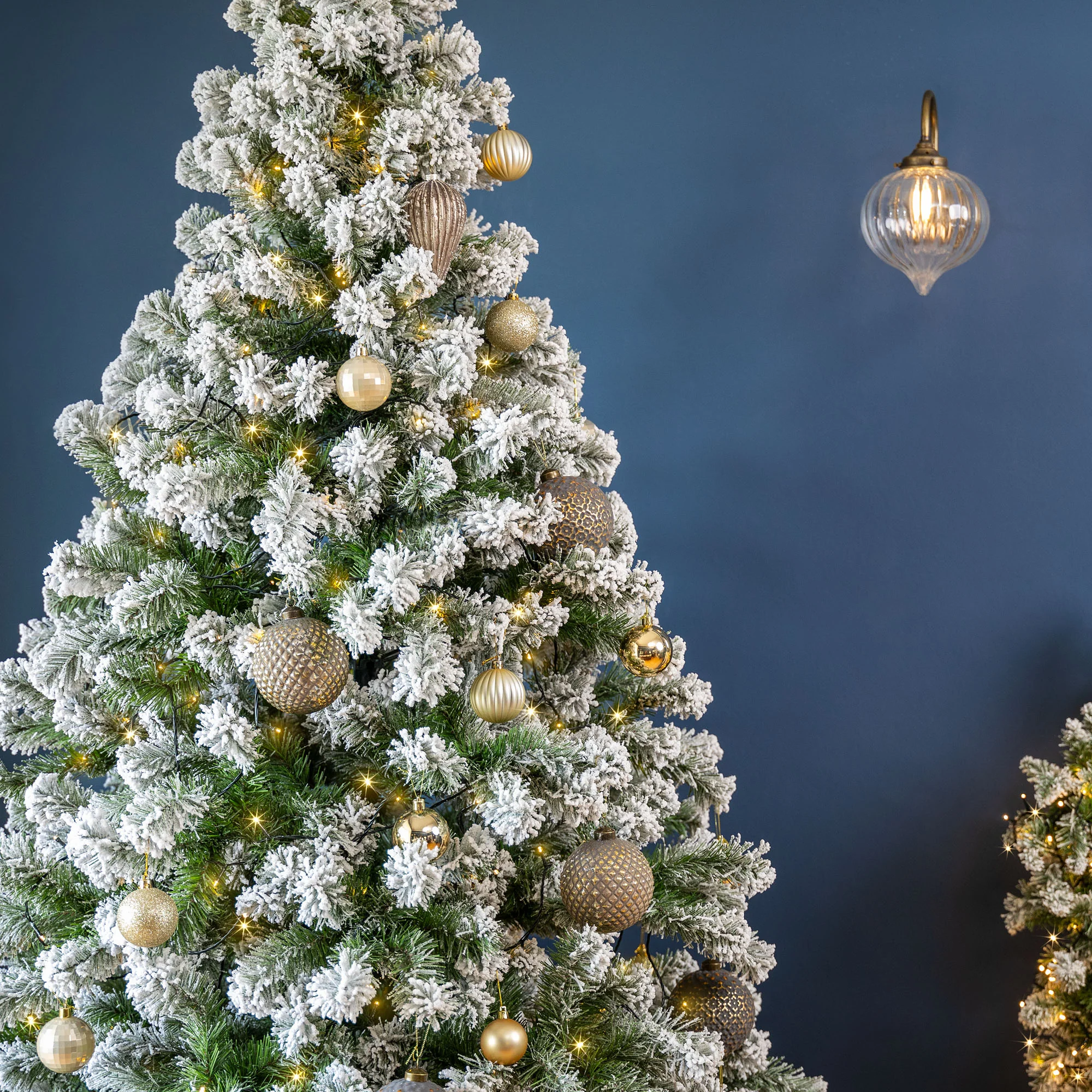 Chamonix Spruce Flocked Christmas Tree - Image 9