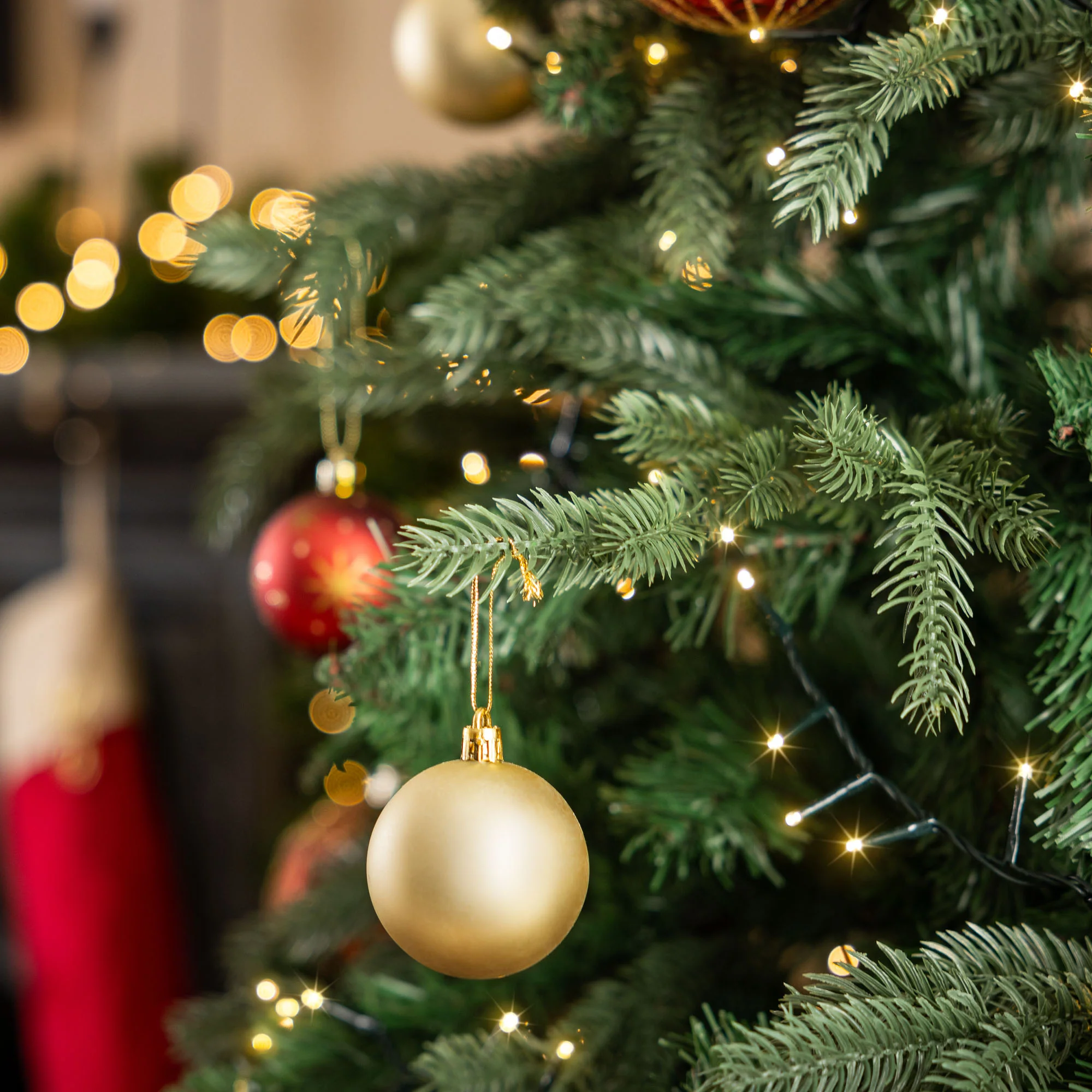 Fraser Fir Artifcial Christmas Tree - Image 9