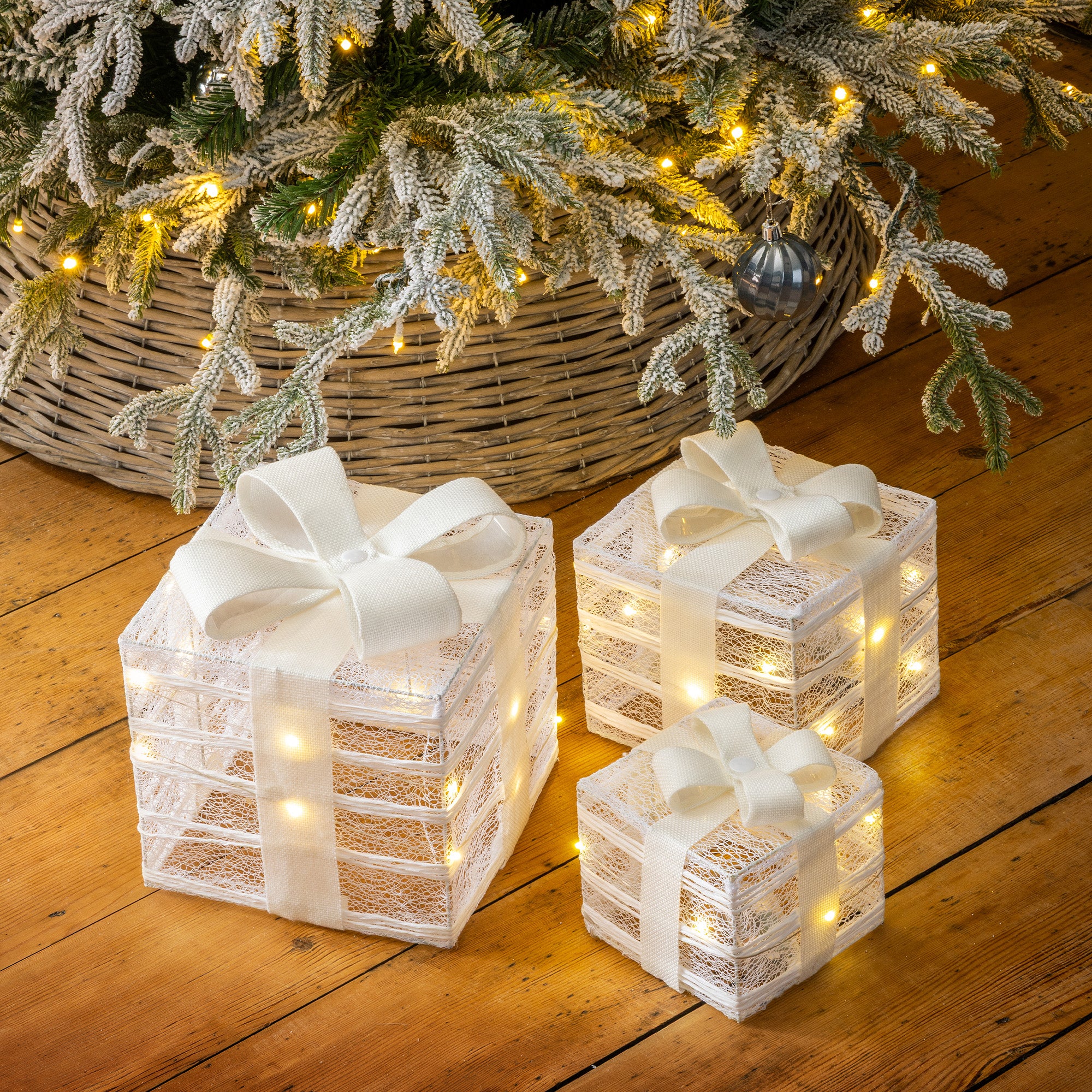 Hessian Christmas Parcel Lights (Set of 3) - Image 4