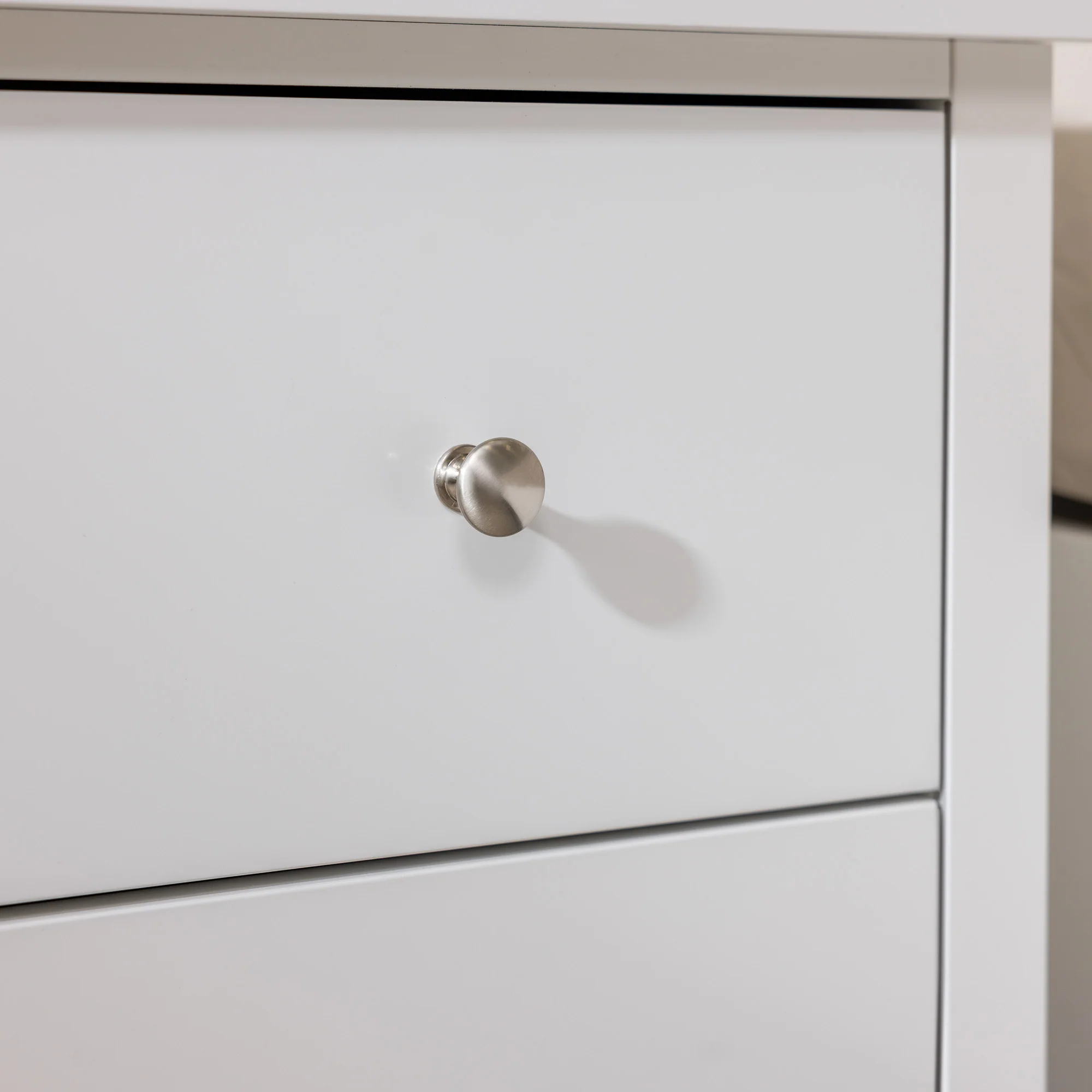 Ilsington 2 Drawer Bedside Table - Image 3
