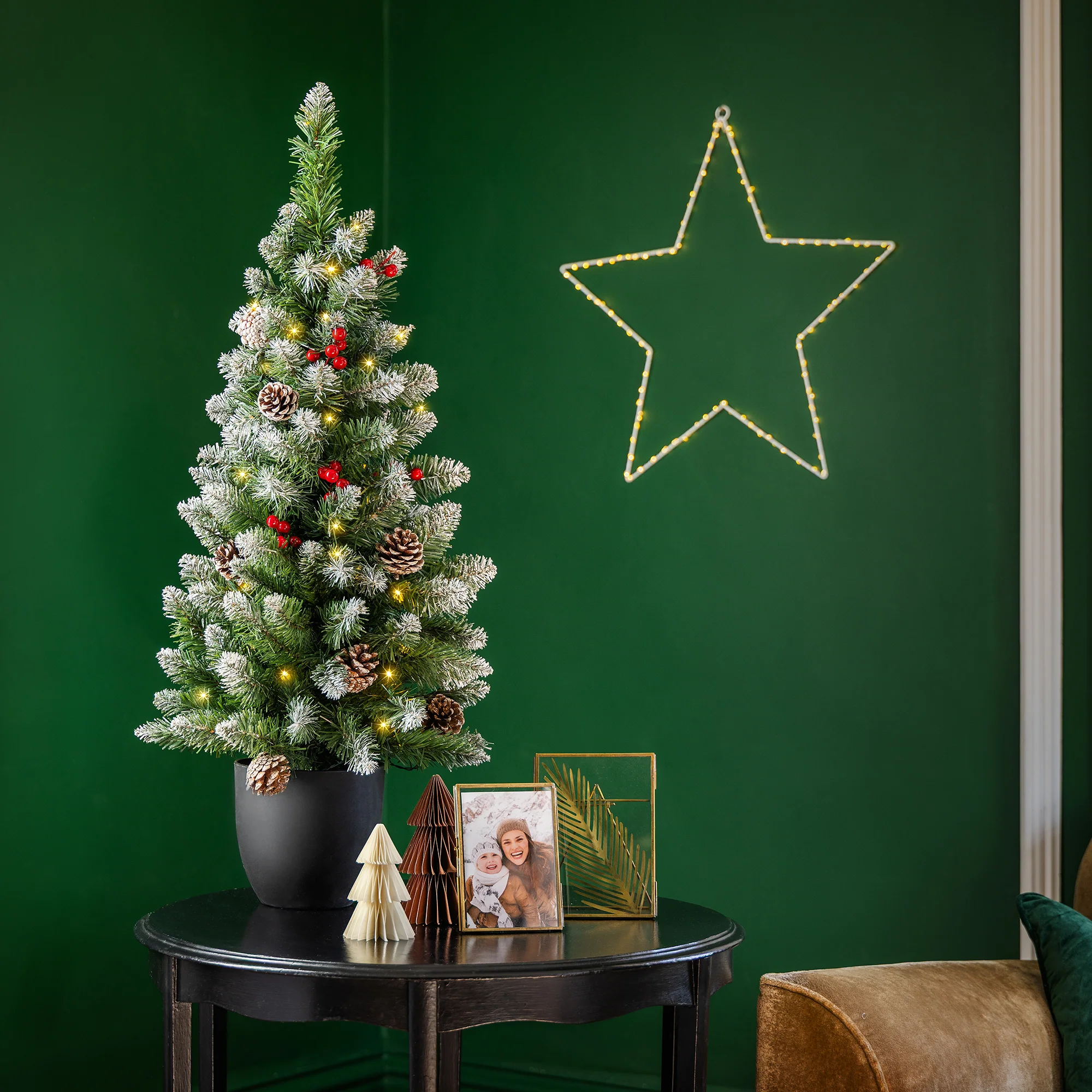 Pre-Lit Pine Cone & Berry Christmas Tree - Image 3