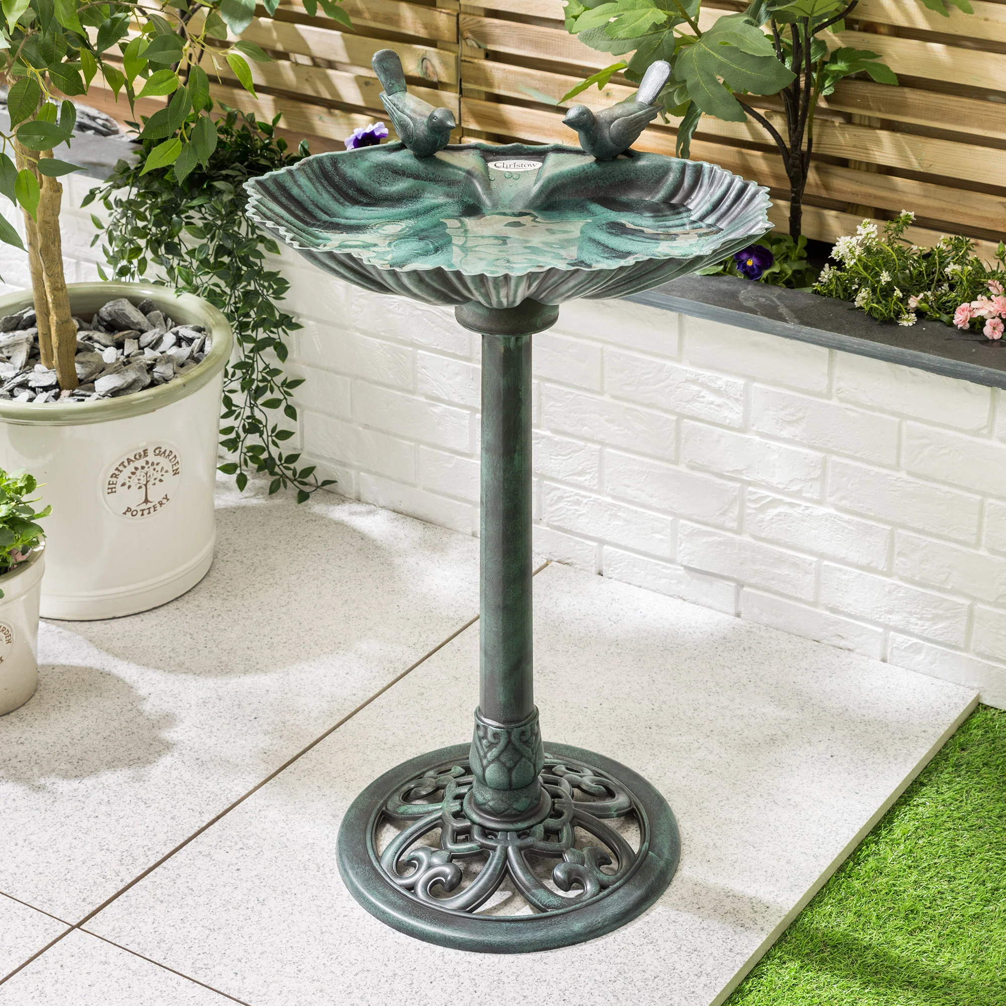 Resin Clam Shell Bird Bath - Image 5
