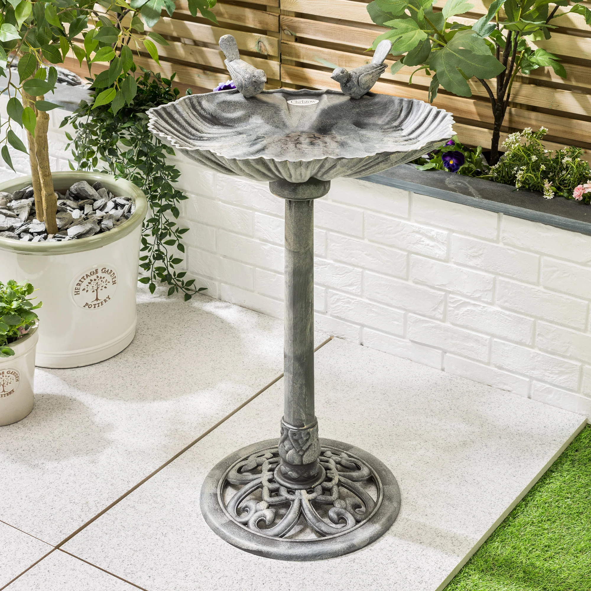 Resin Clam Shell Bird Bath - Image 9