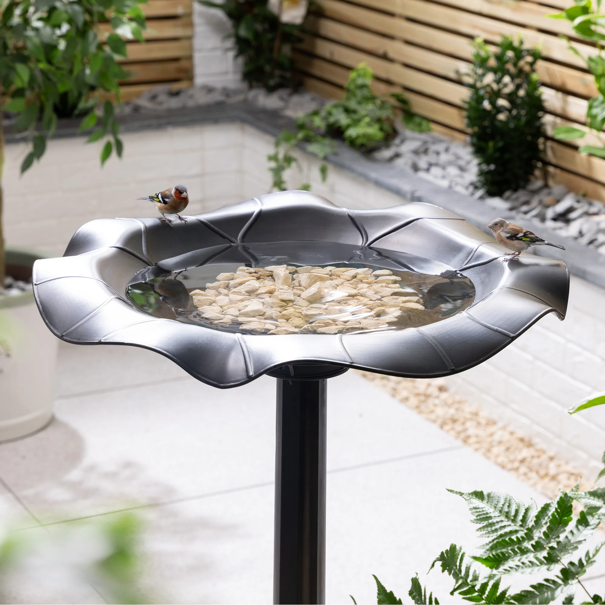 Weightable Lily Leaf Resin Bird Bath - Image 2
