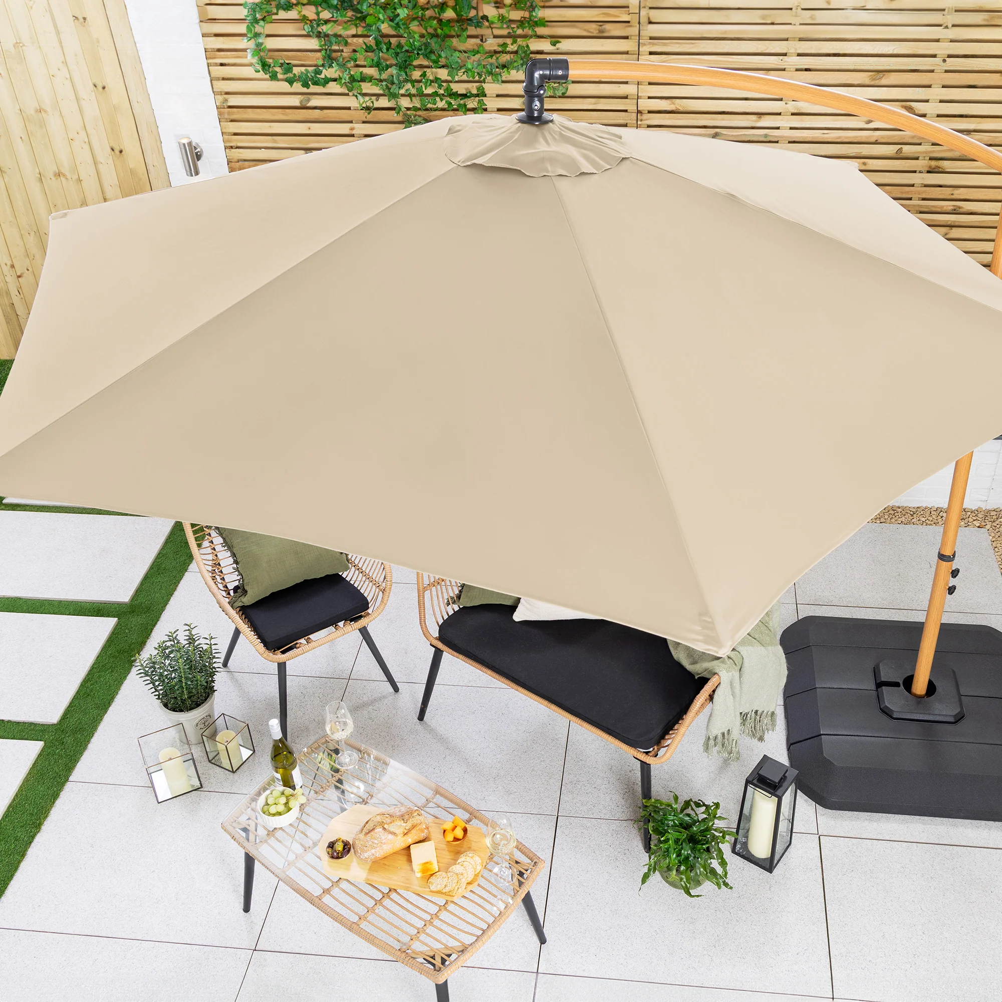 Wood-Effect Banana Parasol – 3m - Image 15