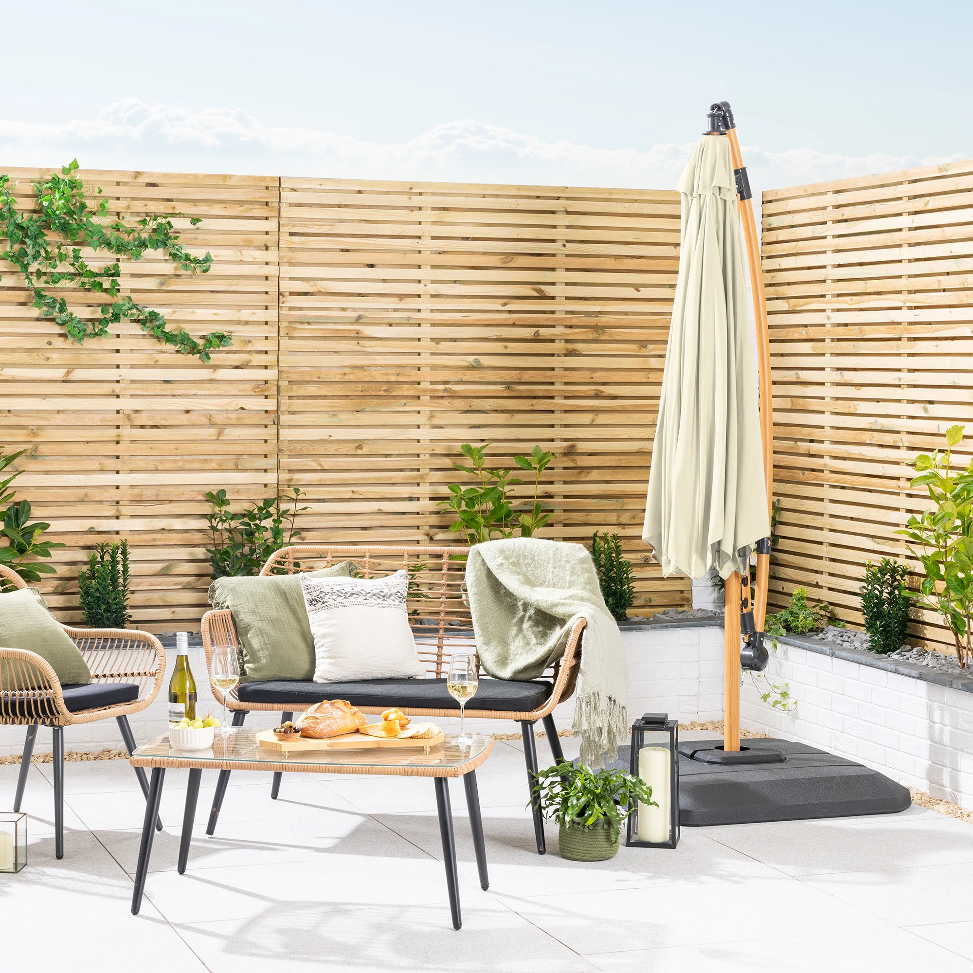 Wood-Effect Banana Parasol – 3m - Image 4