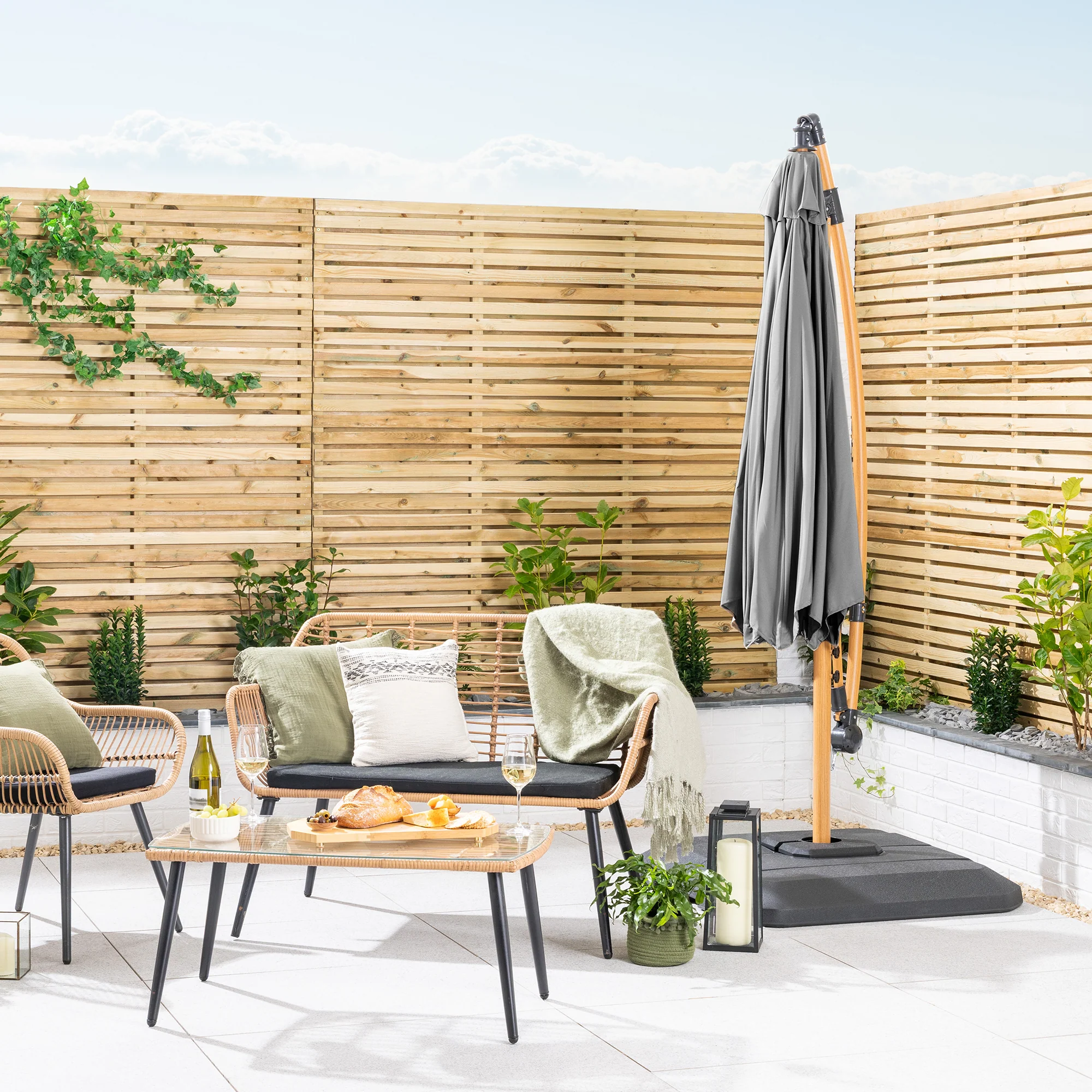Wood-Effect Banana Parasol – 3m - Image 8