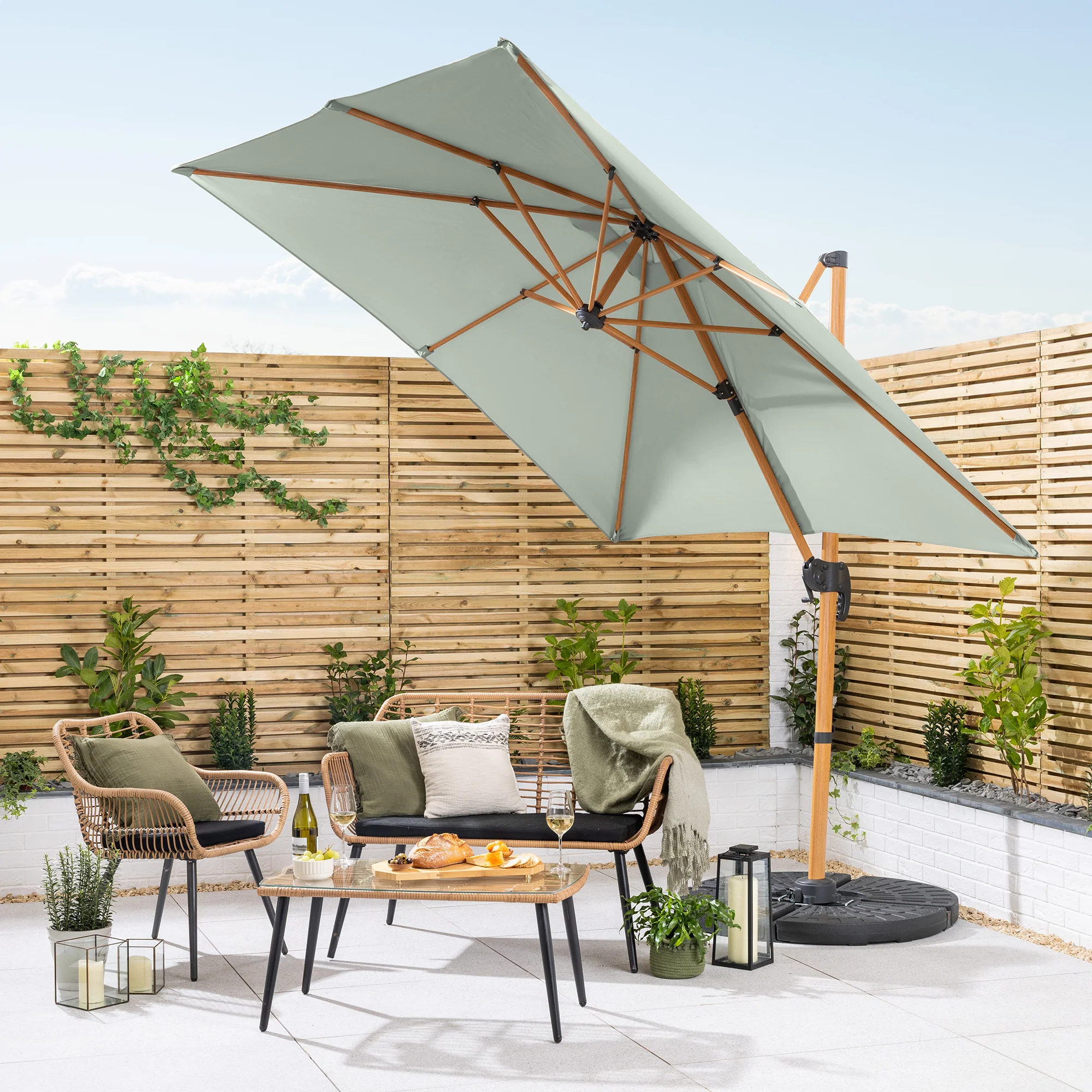 Roma Wood-Effect Cantilever Parasol – 2.5m - Image 10