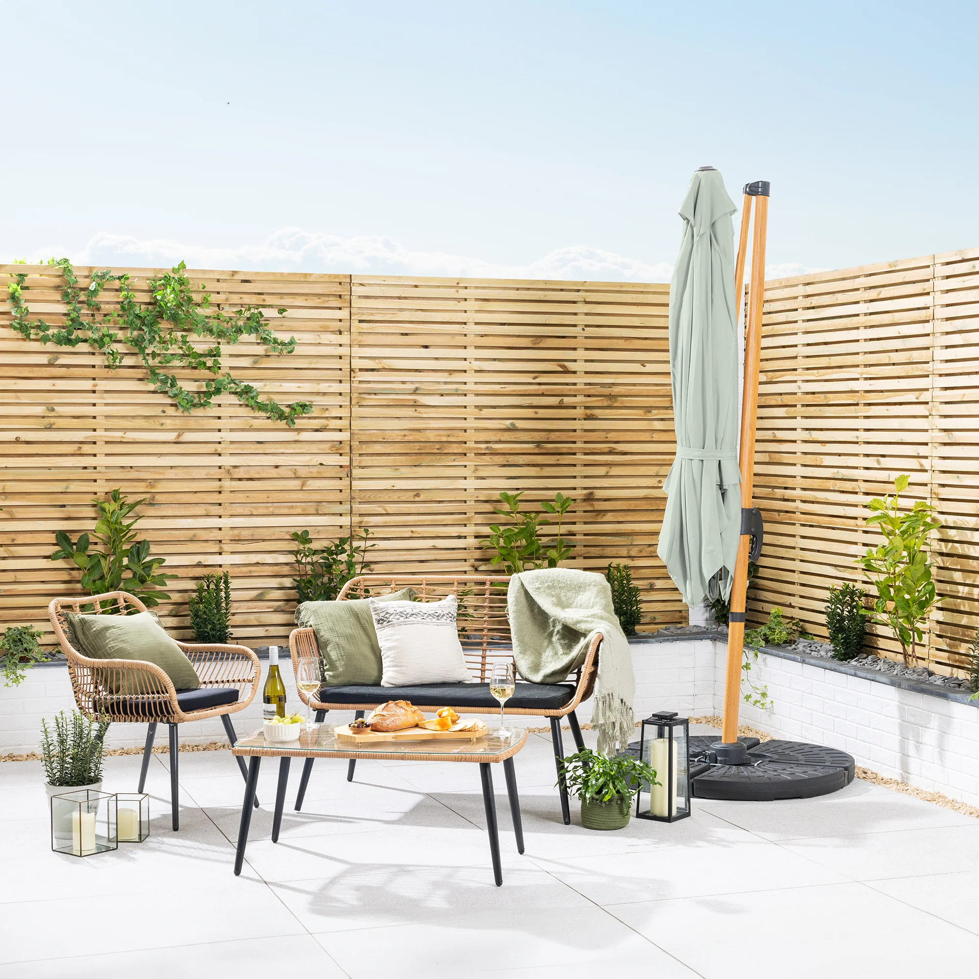 Roma Wood-Effect Cantilever Parasol – 2.5m - Image 12