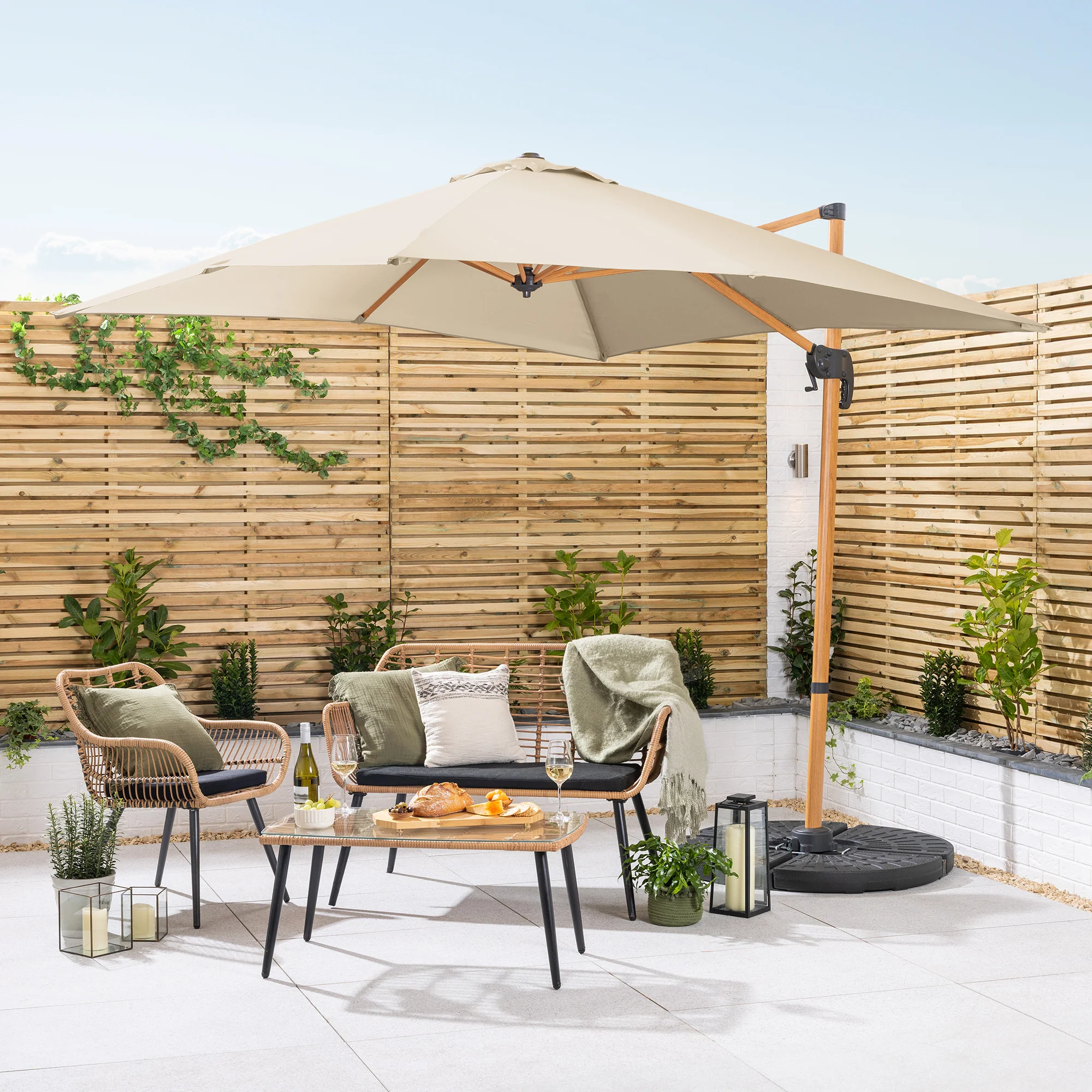 Roma Wood-Effect Cantilever Parasol – 2.5m - Image 13