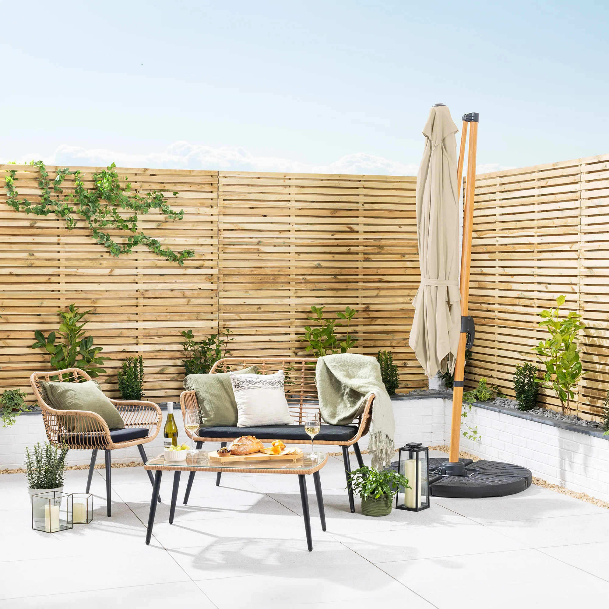 Roma Wood-Effect Cantilever Parasol – 2.5m - Image 16