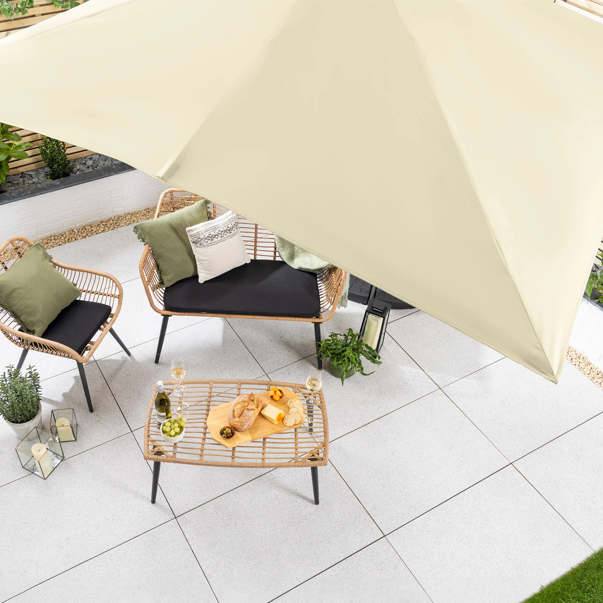 Roma Wood-Effect Cantilever Parasol – 2.5m - Image 3