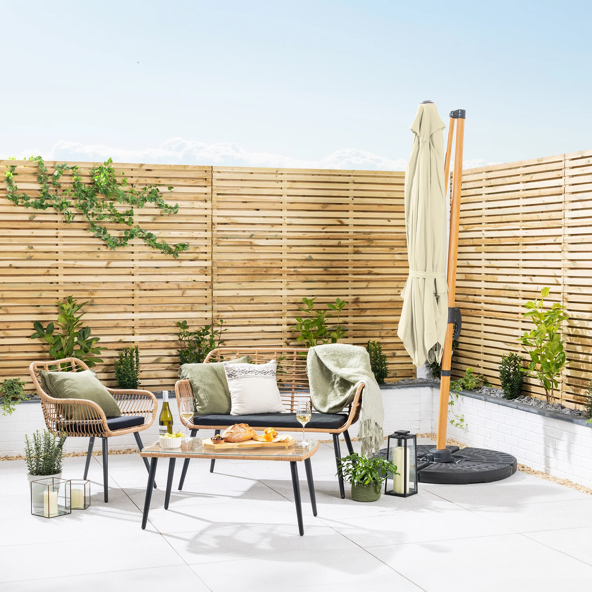 Roma Wood-Effect Cantilever Parasol – 2.5m - Image 4