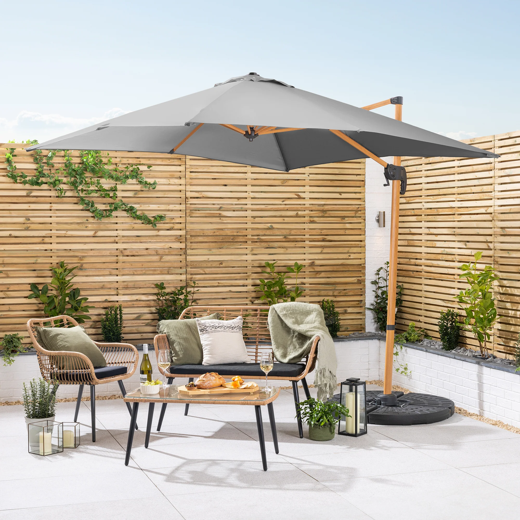 Roma Wood-Effect Cantilever Parasol – 2.5m - Image 5