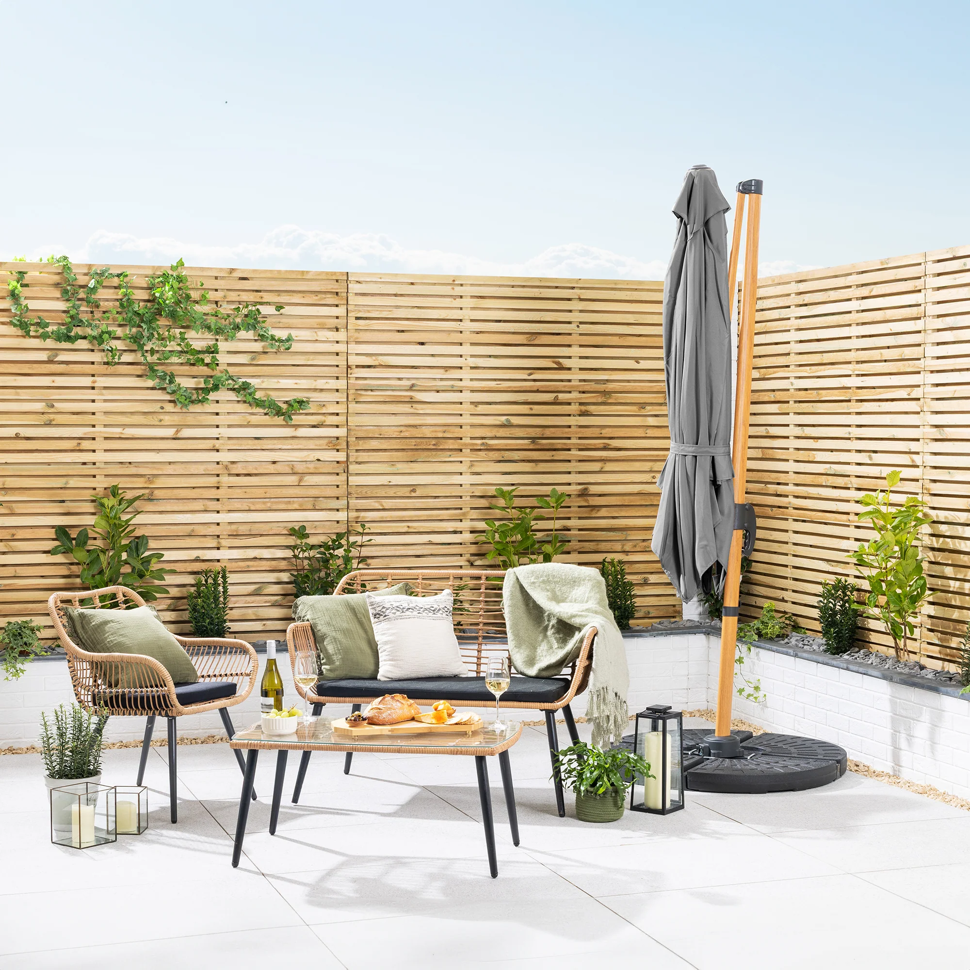 Roma Wood-Effect Cantilever Parasol – 2.5m - Image 8