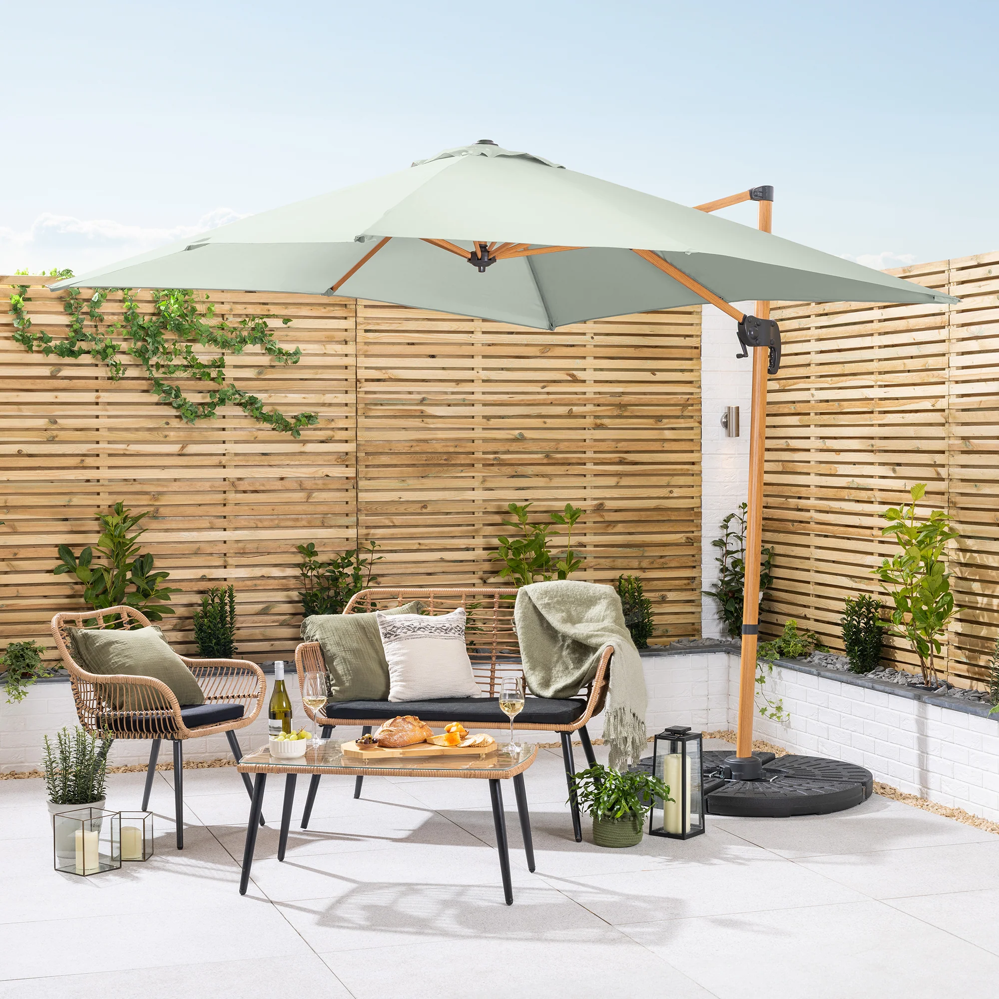 Roma Wood-Effect Cantilever Parasol – 2.5m - Image 9